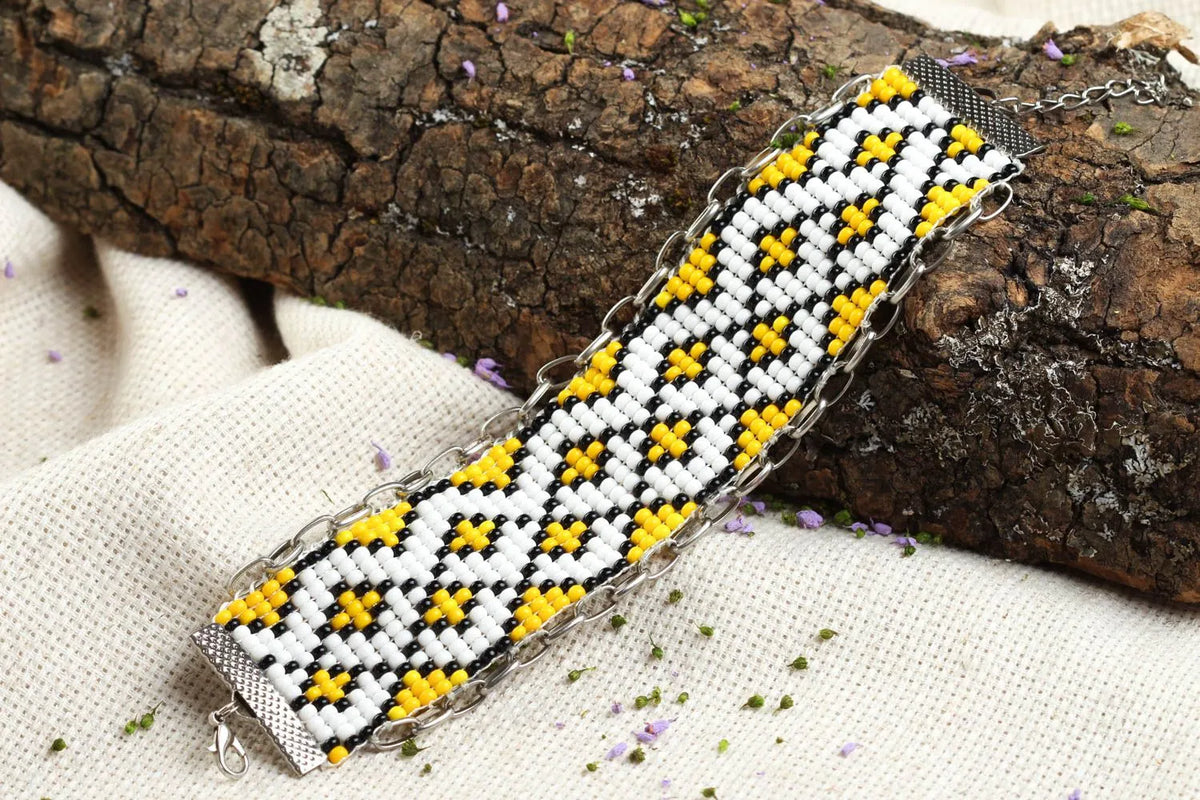 Chain ethnic handmade white, yellow and black beads bracelet for women