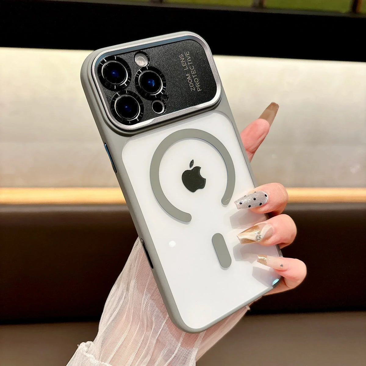 Clear magnetic case for iPhone 17 / 16 / 15 / 14