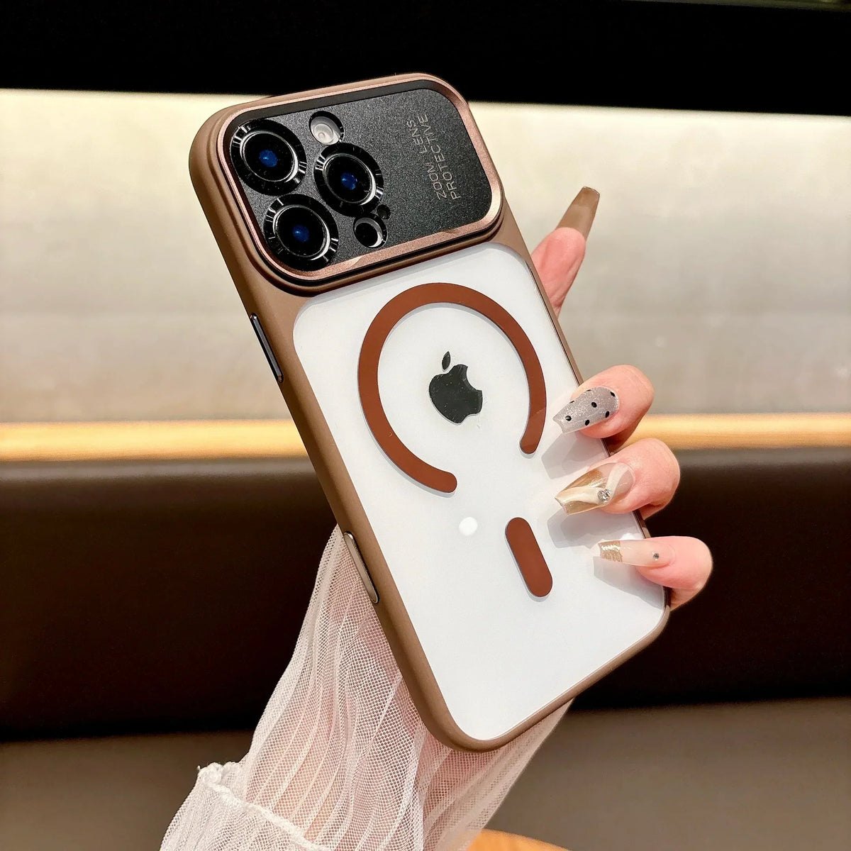 Clear magnetic case for iPhone 17 / 16 / 15 / 14, desert gold