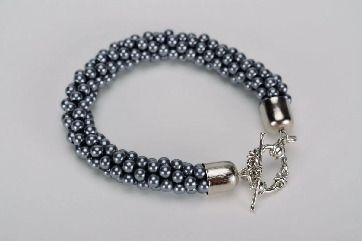 Bracelet made of ceramic pearls